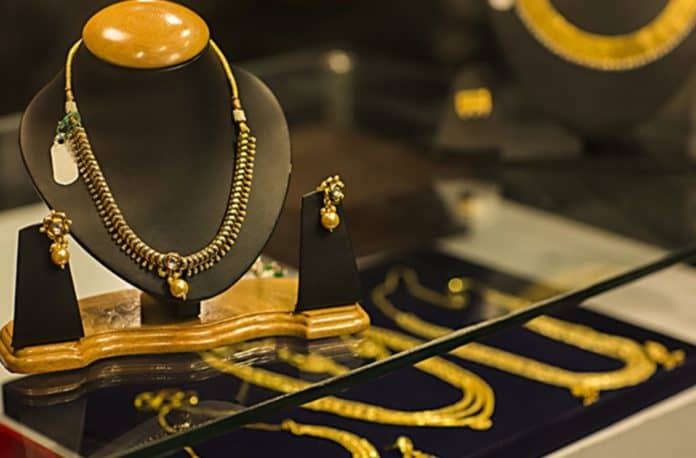 Shopping For Gold Jewelry how to check gold